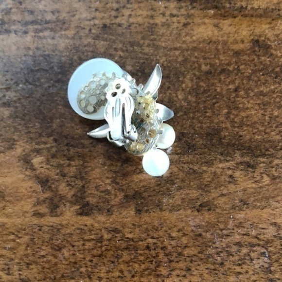 Vintage Clip On Earrings - Picture 3 of 4
